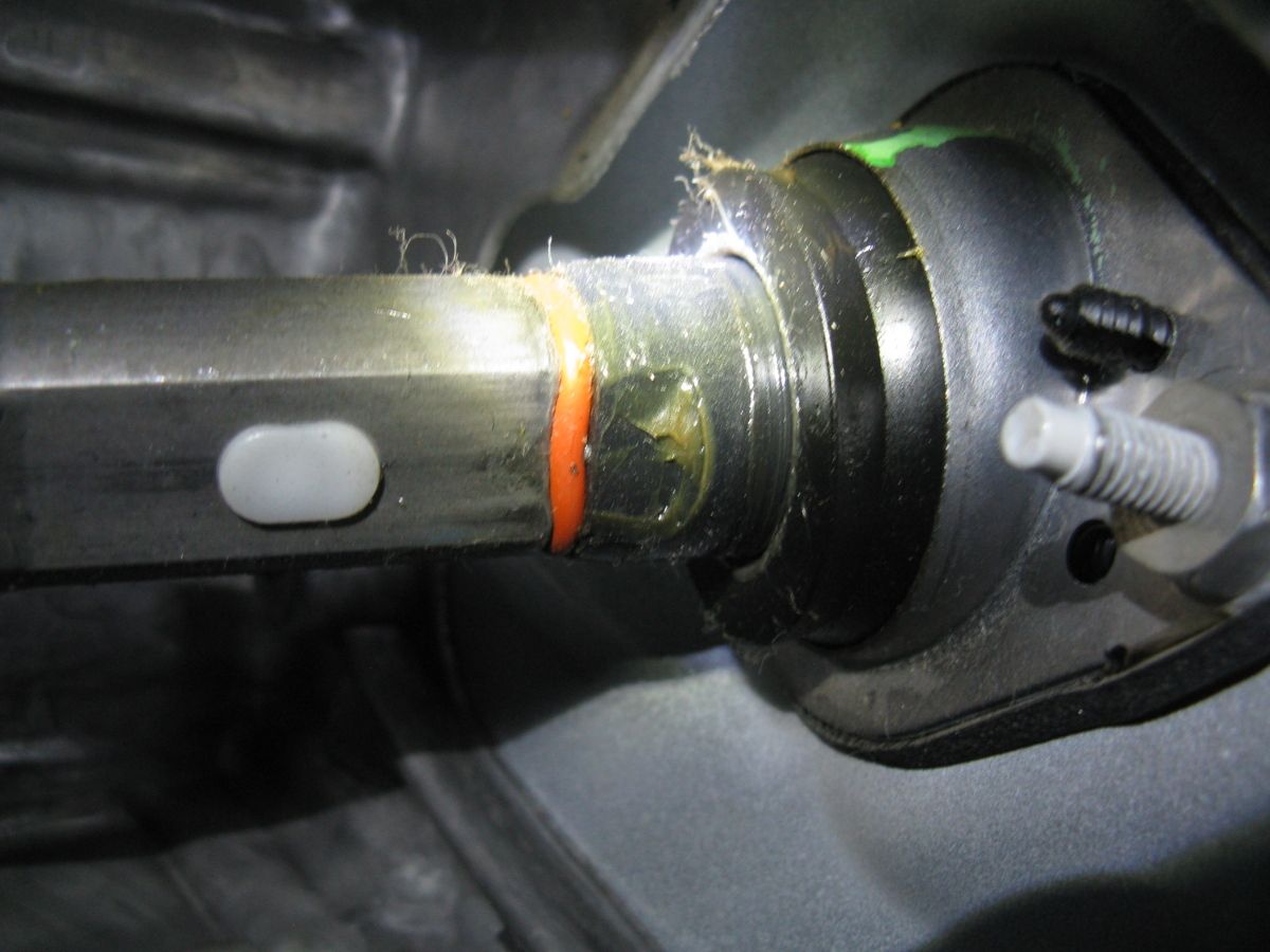 For those with the steering wheel knocking/clunk.. Jeep Enthusiast Forums